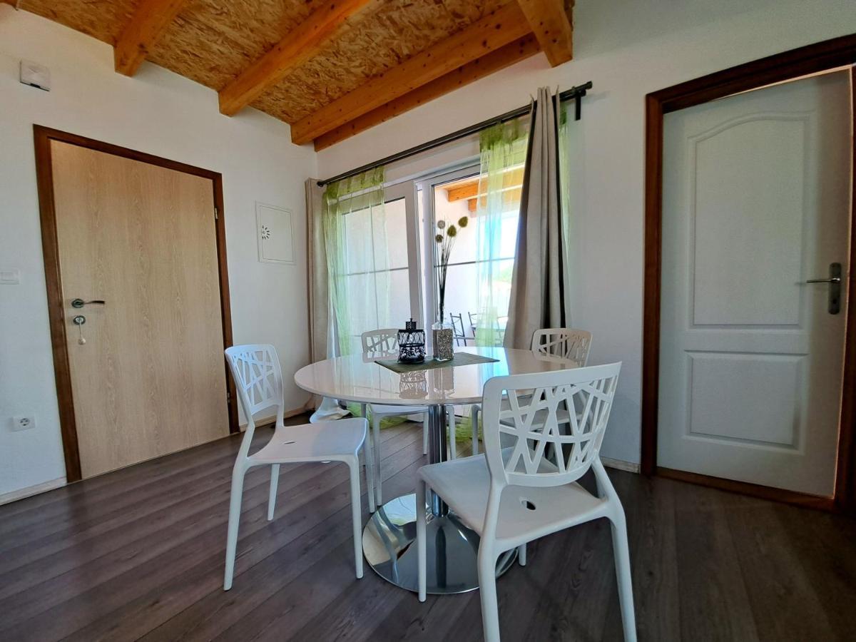 Apartment Oaza Mira Tribalj Exteriör bild