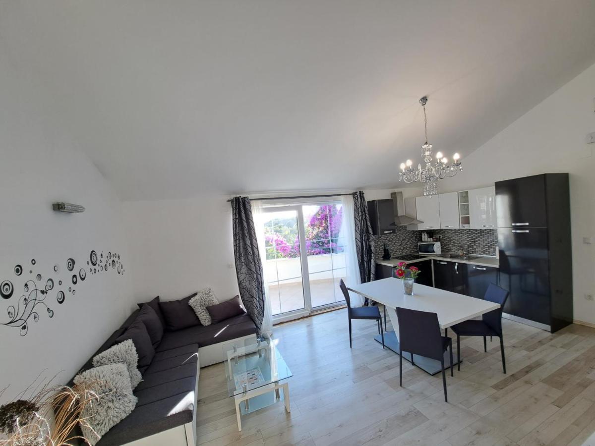 Apartment Oaza Mira Tribalj Exteriör bild