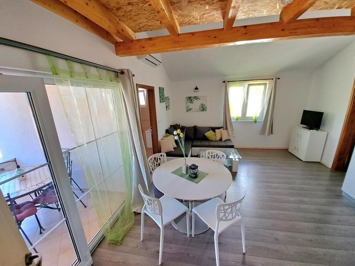 Apartment Oaza Mira Tribalj Exteriör bild