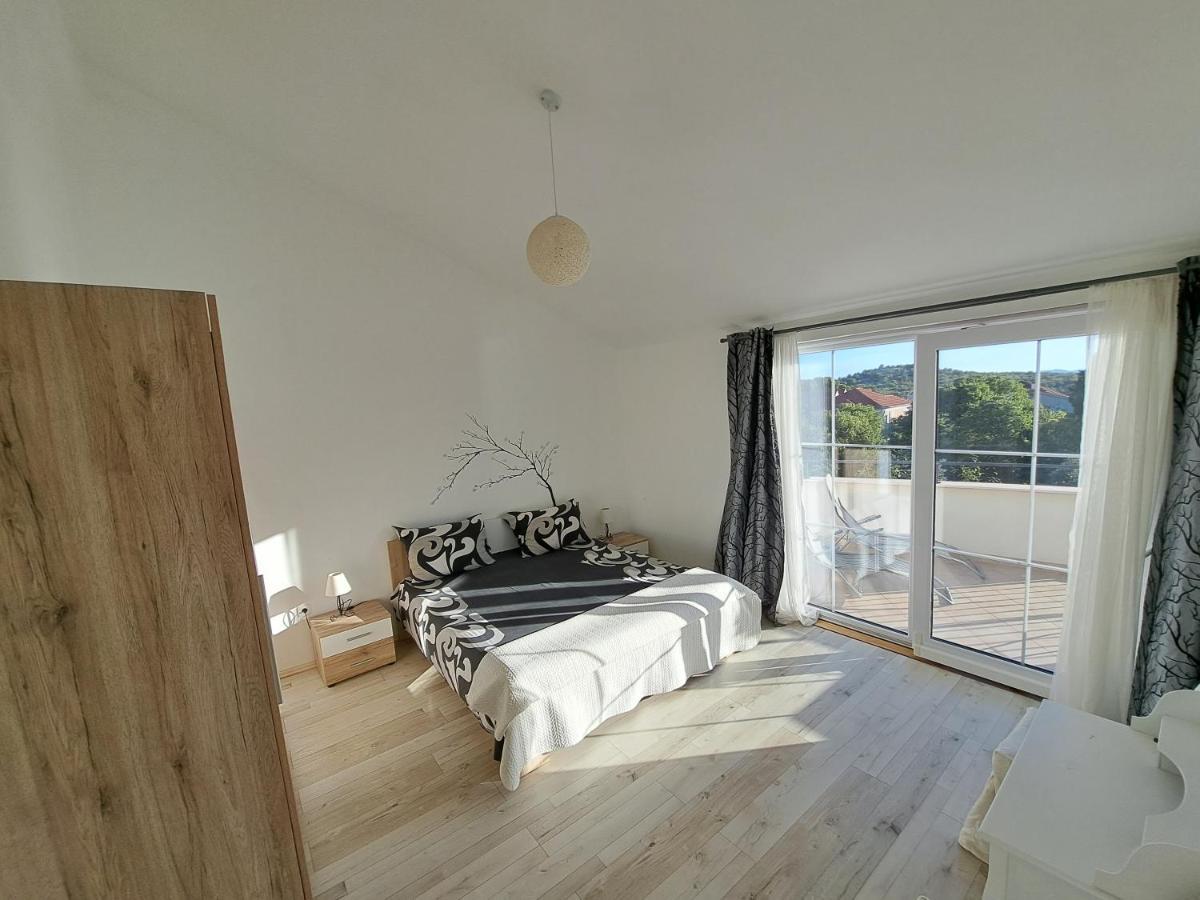 Apartment Oaza Mira Tribalj Exteriör bild
