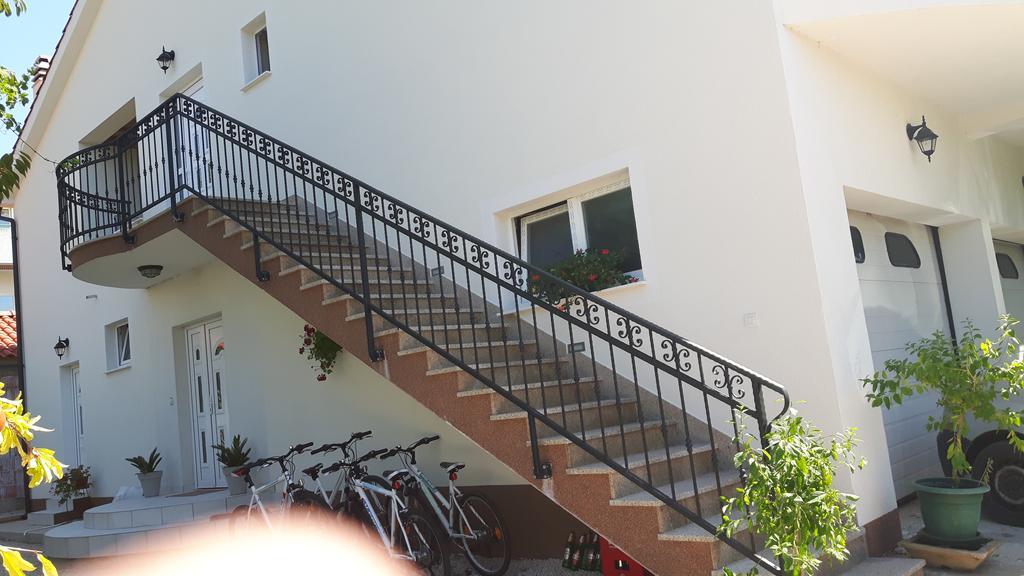 Apartment Oaza Mira Tribalj Exteriör bild